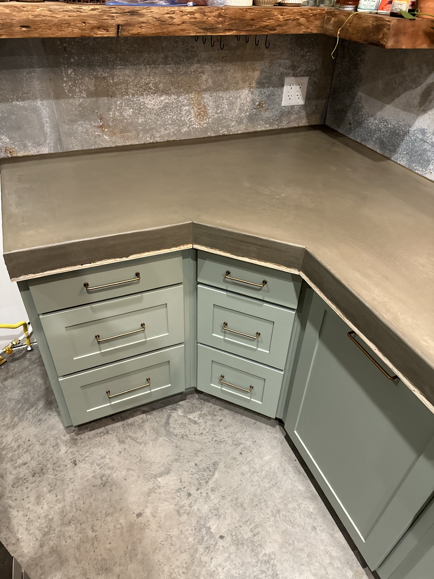 concrete kitchen counters